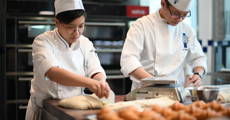 เลอ กอร์ดอง เบลอ