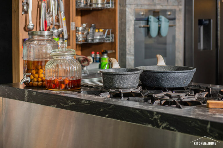 THYME by Skinhead Kitchen ครัวอินดัสเตรียลลอฟต์ของเชฟแบงค์ เจตะสานนท์