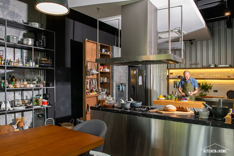 THYME by Skinhead Kitchen ครัวอินดัสเตรียลลอฟต์ของเชฟแบงค์ เจตะสานนท์