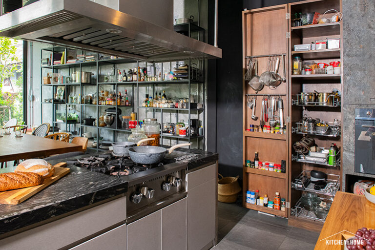 THYME by Skinhead Kitchen ครัวอินดัสเตรียลลอฟต์ของเชฟแบงค์ เจตะสานนท์