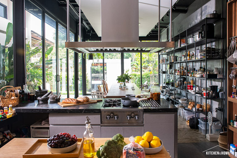 THYME by Skinhead Kitchen ครัวอินดัสเตรียลลอฟต์ของเชฟแบงค์ เจตะสานนท์