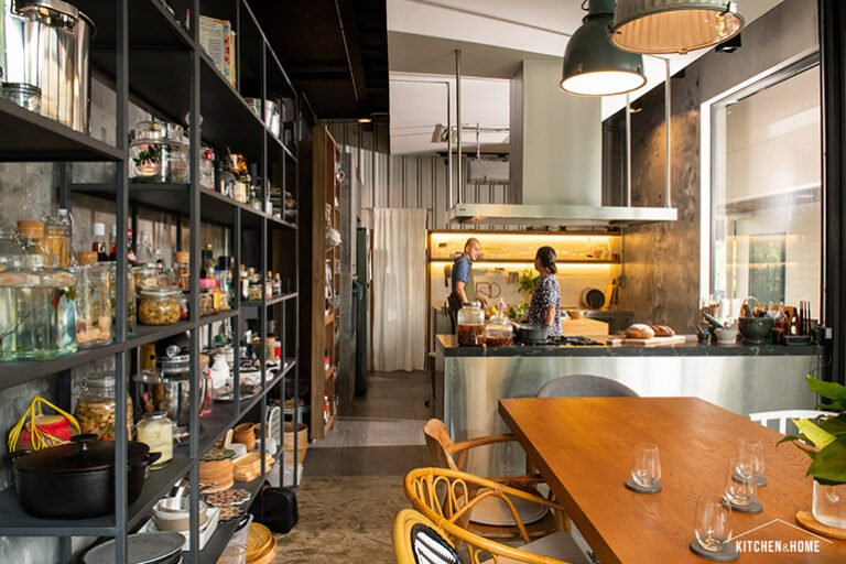 THYME by Skinhead Kitchen ครัวอินดัสเตรียลลอฟต์ของเชฟแบงค์ เจตะสานนท์